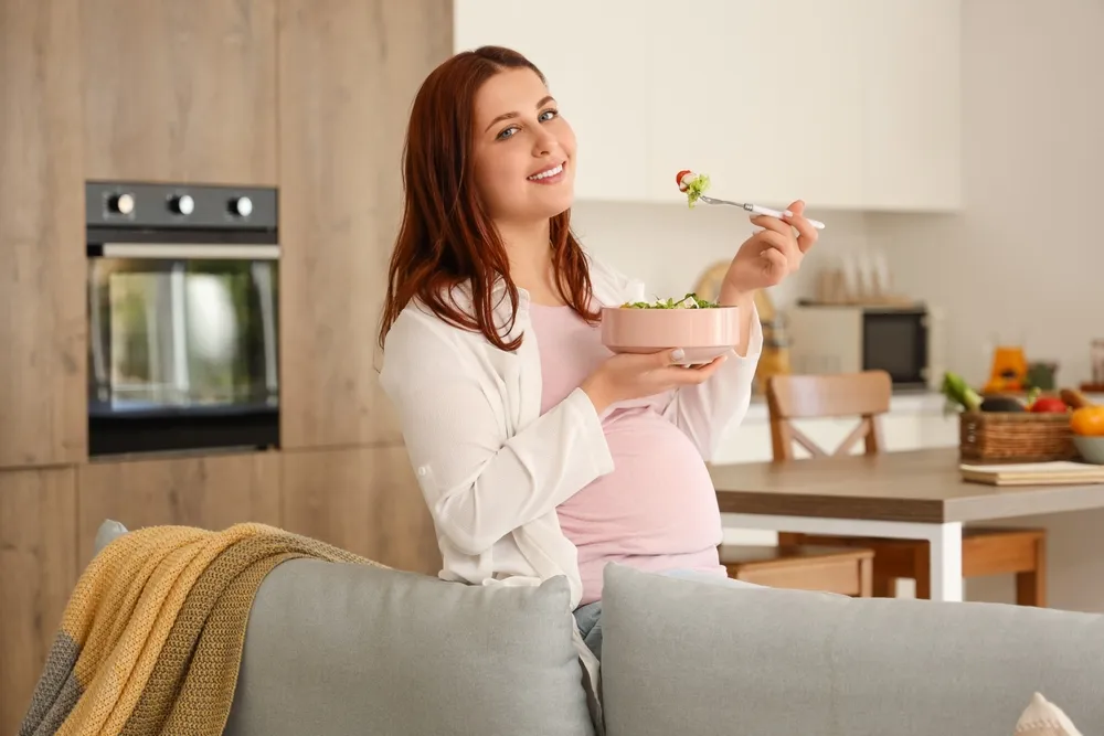 salata yiyen 26 haftalık hamile kadın