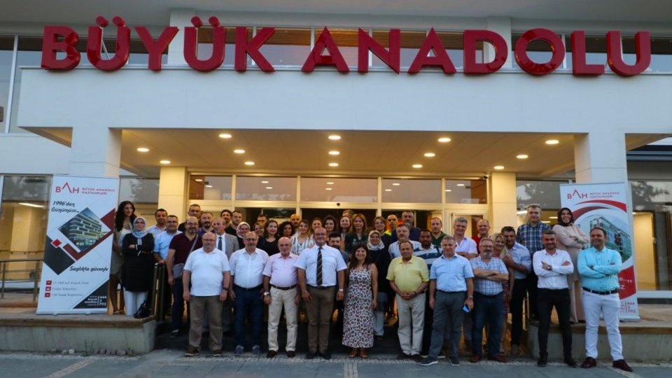 Biz Büyük Bir Aileyiz!