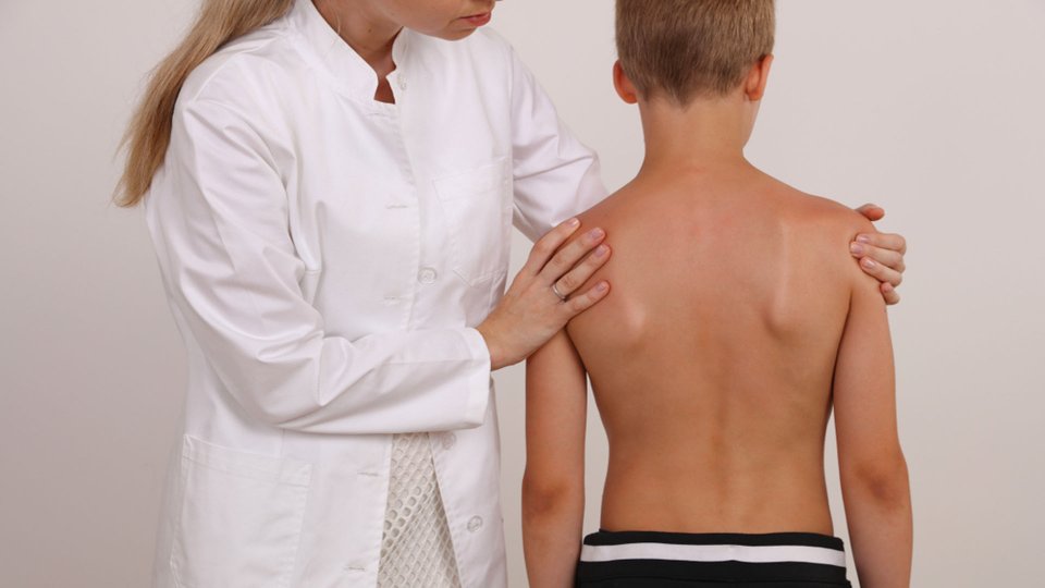 Çocuklarda Duruş Bozukluklarının Sebepleri Nelerdir?