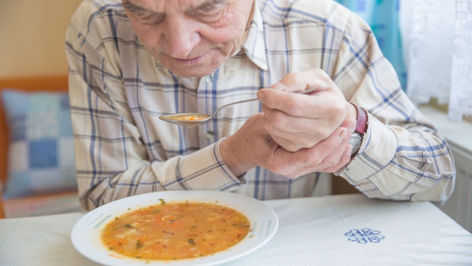 Eldeki titreme hastalık habercisi olabilir!