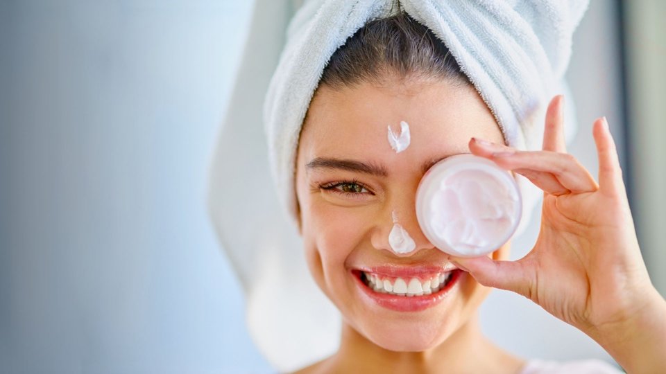 Mevsim Geçişlerinde Cilt Bakımı Nasıl Yapılmalı?