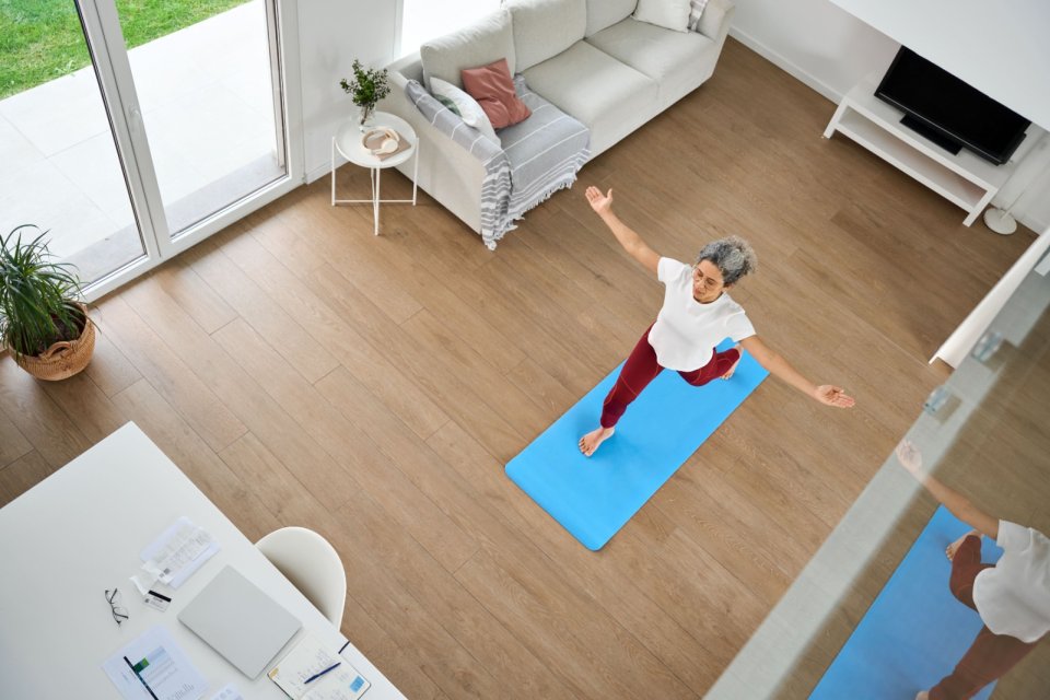 Hareket Özgürlüğünü Evde Geri Kazan: Güvenli ve Etkili Fizik Tedavi Egzersizleri