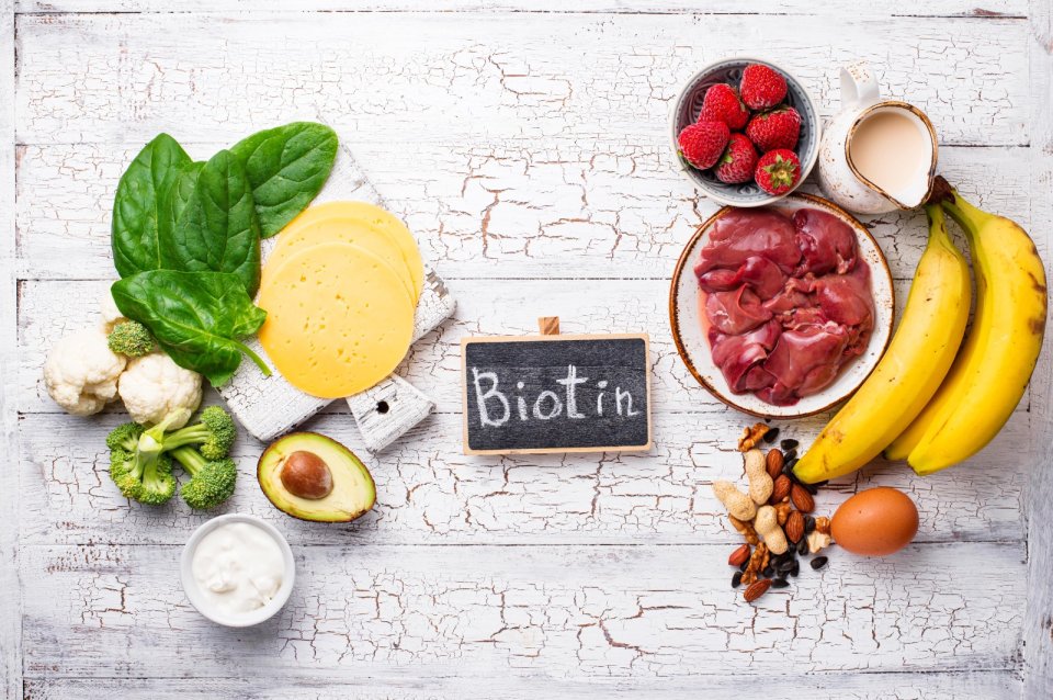 Güzellik Vitamini Biotin (B7 Vitamini) Nedir? Saç, Cilt ve Tırnaklar İçin Faydaları