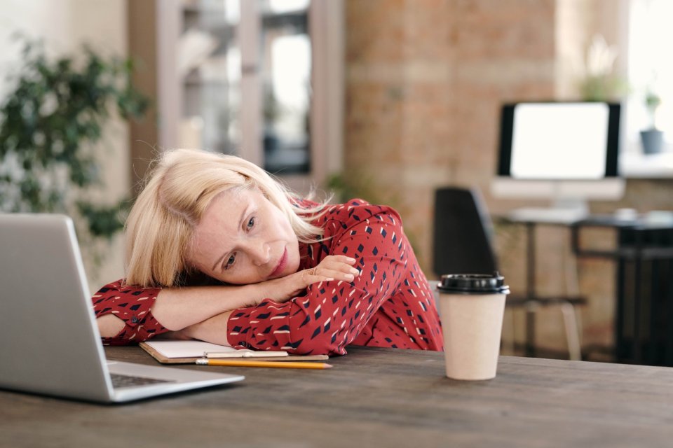 Sürekli Yorgunluk Hissi: Kansızlık mı, Tiroid mi, Başka Bir Şey mi?