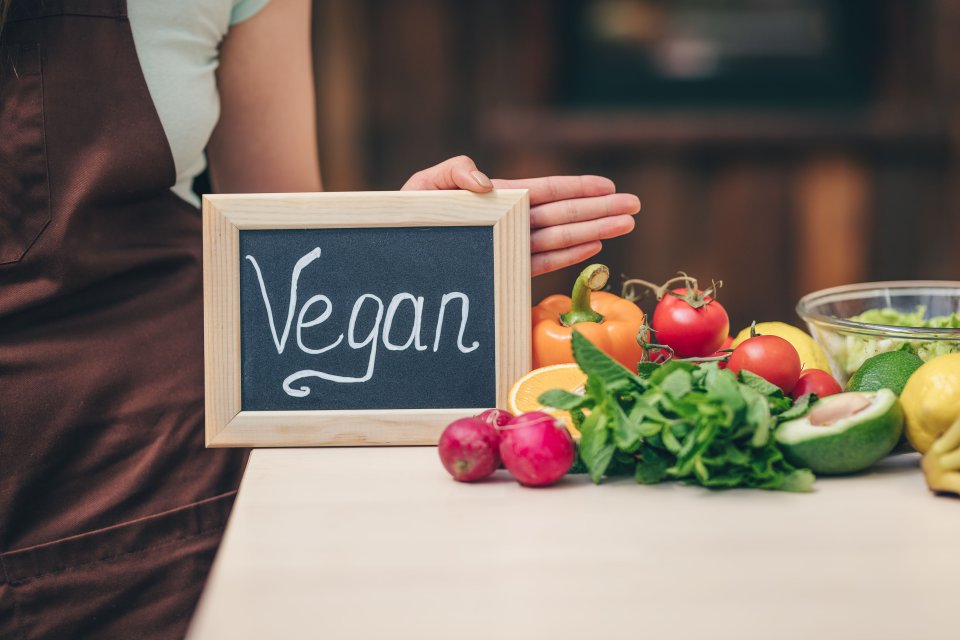 Vegan ve Vejetaryen Beslenmede B12 Eksikliği: Riskler ve Çözümler