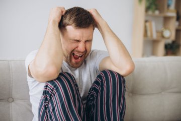 Huzursuzluğun Ötesinde Bir Durum: Ajitasyon Nedir ve Belirtileri Nelerdir?