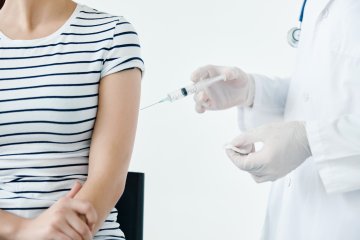 HPV Aşısı: Neden Hem Kadınlar Hem de Erkekler İçin Hayati Bir Kanser Kalkanı?